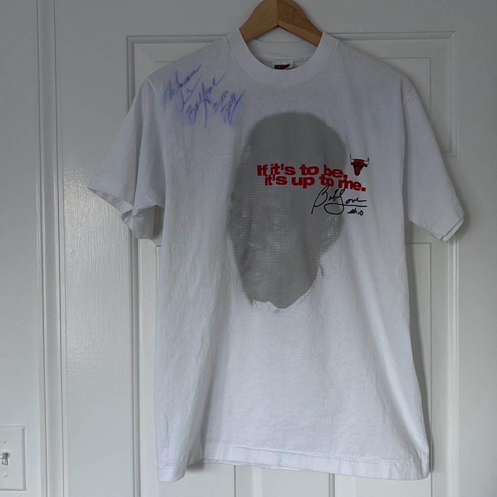 VTG Chicago Bulls tshirt Signed? Bob Love #10 single stitch tshirt